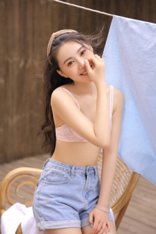 群臣在朝堂上却玩皇帝